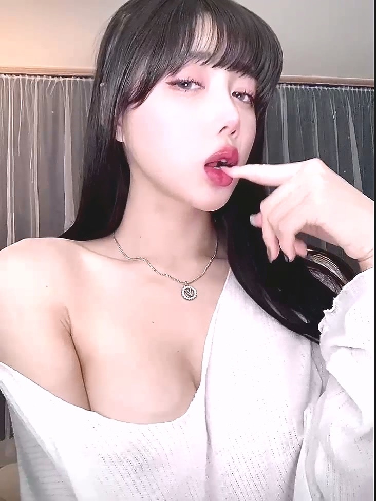 22051331806