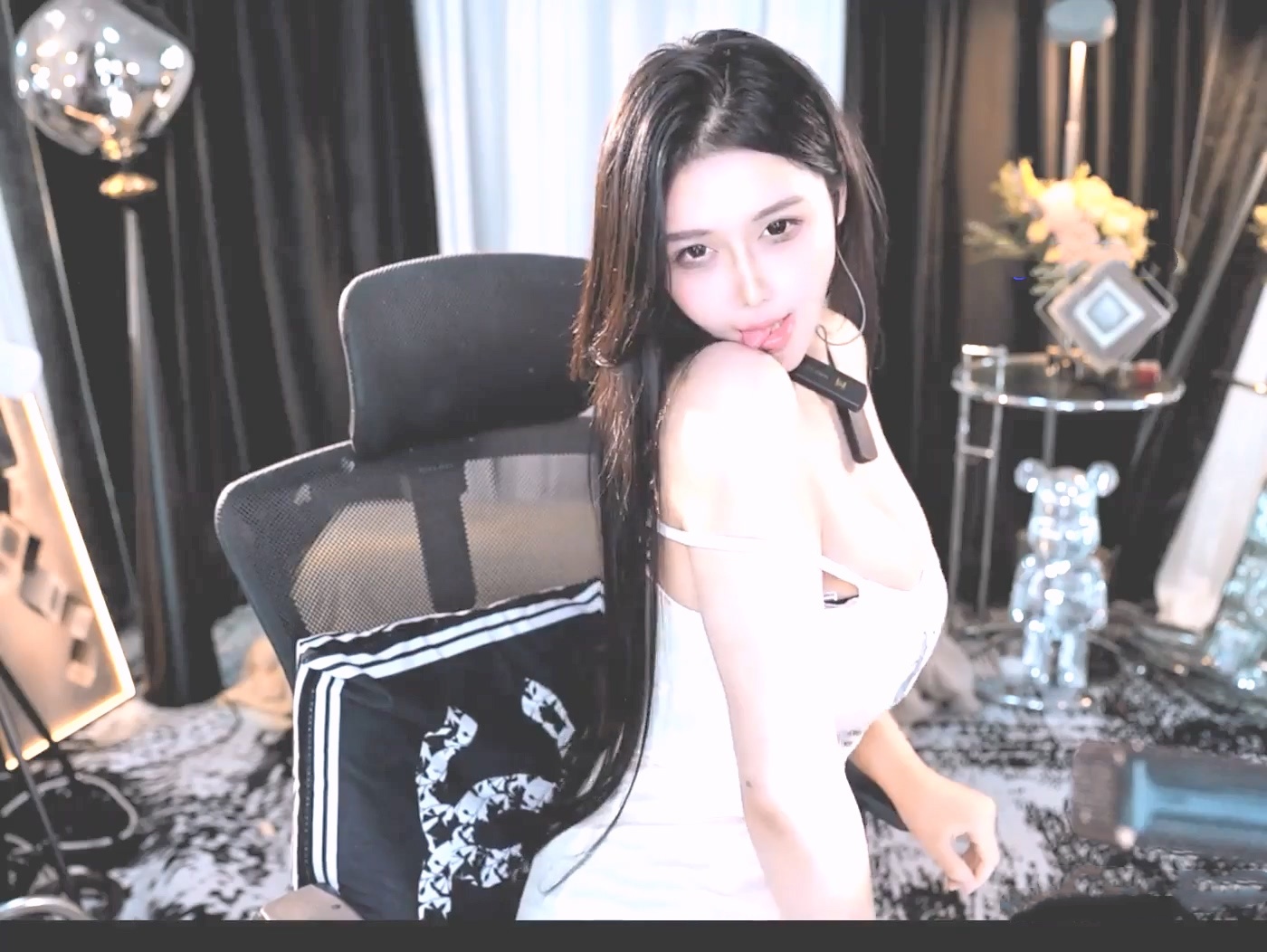 24010333319
