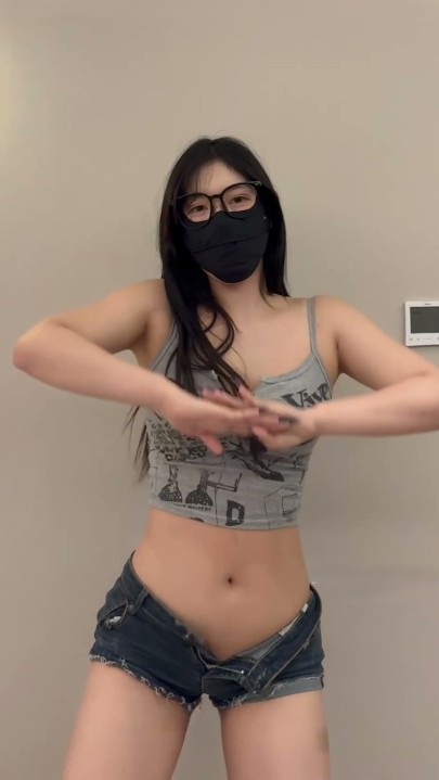 推特极品白虎美鲍【迷鹿 milu66888】4月裸舞 19V 12分钟 1.76G
