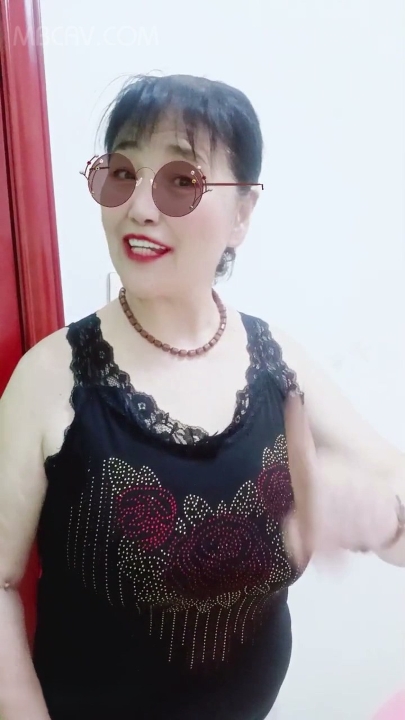 快手【带刺的玫瑰】+抖音【杨三姐】熟女二合一 10V 11分钟 700M