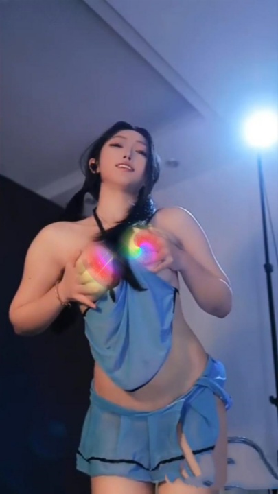 抖音网红 水水 大尺度露点骚舞视频泄漏 清纯少女扭腰顶胯揉奶 骚浪本性暴露 1V7分X910